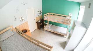 Хостел BedAndBike Gorokhovaya Санкт-Петербург Кровать в общем четырехместном номере для мужчин и женщин-5